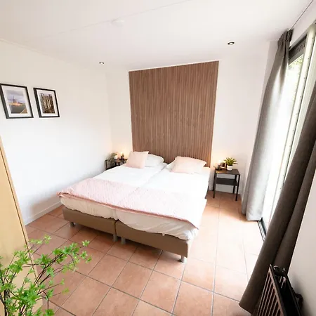 Enjoy A 6-person Holiday home Zevenhuizen (Zuidplas)