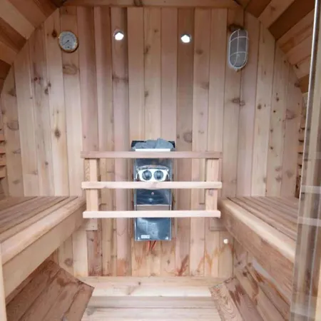Enjoy A 6-person Holiday home